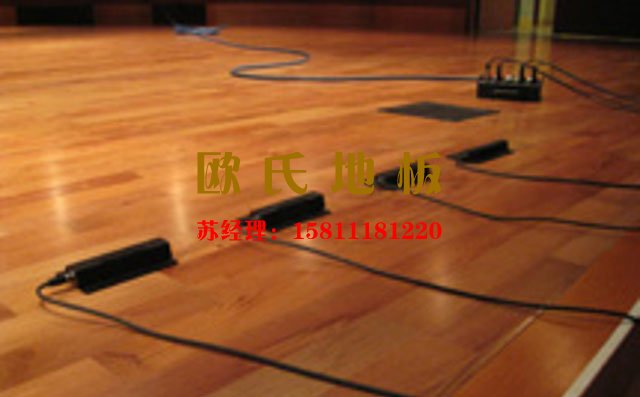 舞臺(tái)木地板出現(xiàn)問(wèn)題，正確的解決方案是怎樣的？